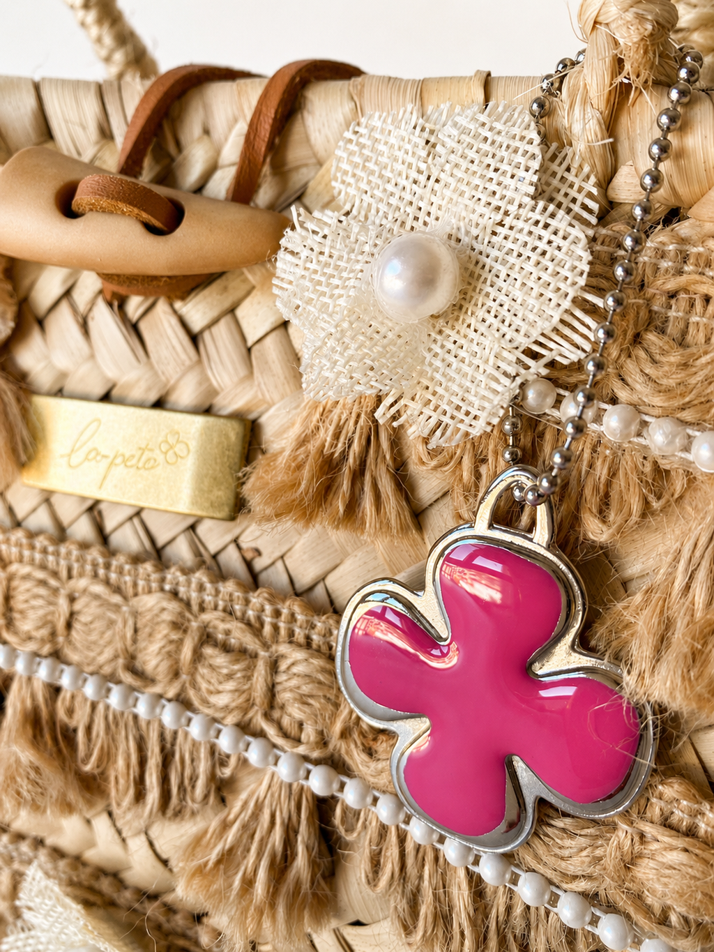 Melina detalles florales — capazo palma con flor hecho a mano — lo-peto